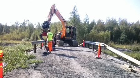 Kaiteita asennetaan Borketholmantielle