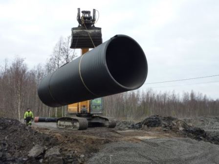 Rumpuputkea asennetaan