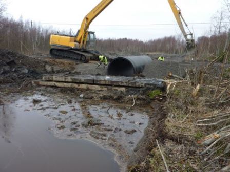 Rumpuputki asettuu uomaansa